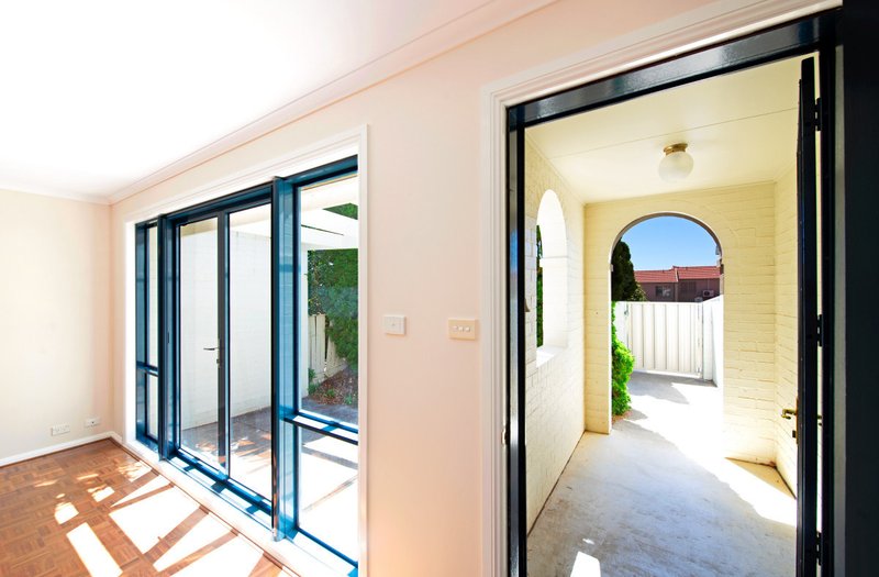 Photo - 39 Lampard Street, Bruce ACT 2617 - Image 3