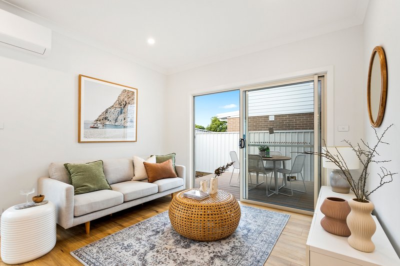 Photo - 3/9 Lavis Drive, Mount Warrigal NSW 2528 - Image 2