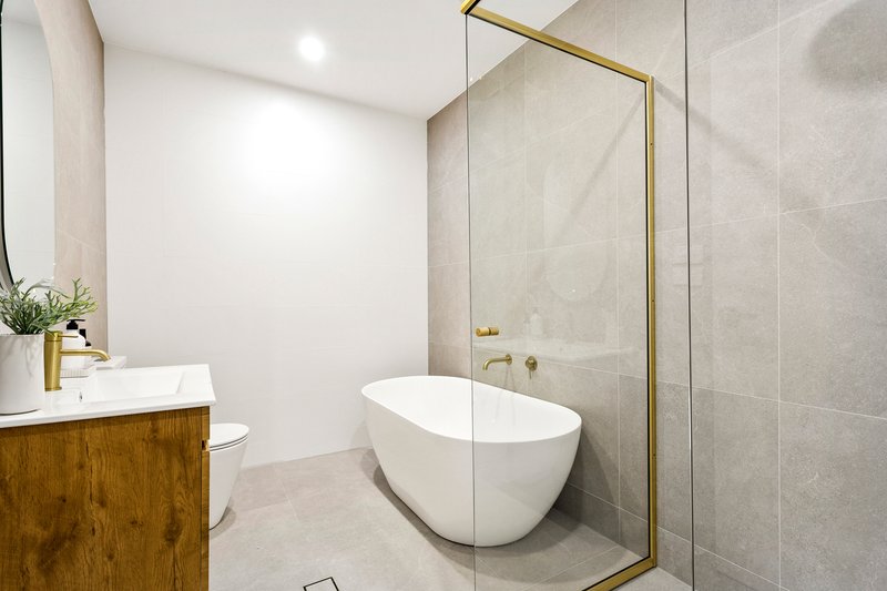 Photo - 3/9 Lavis Drive, Mount Warrigal NSW 2528 - Image 6