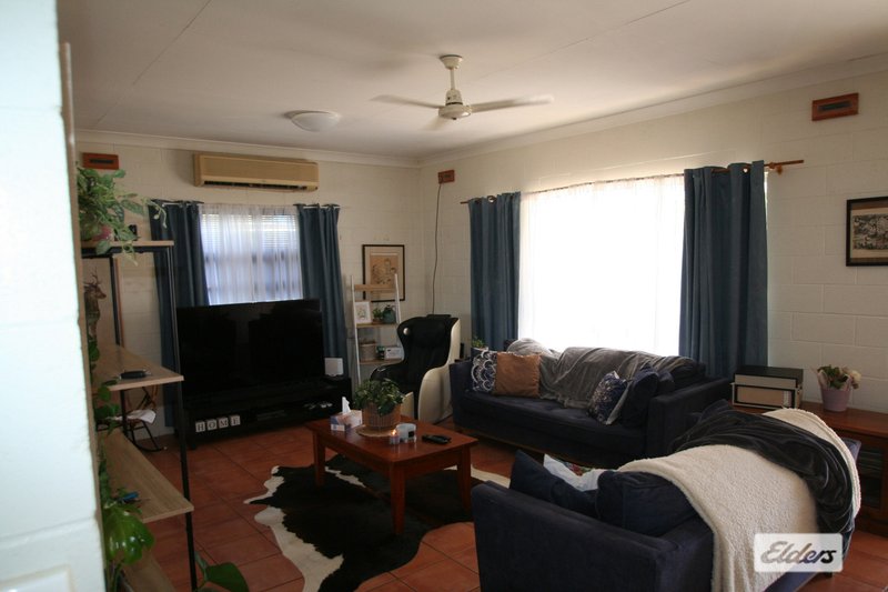 Photo - 39 Leichhardt Street, Springsure QLD 4722 - Image 4