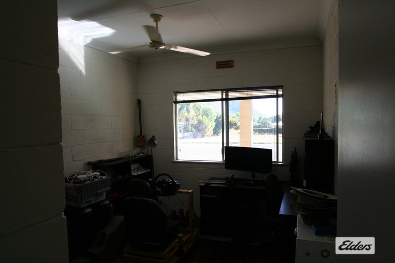 Photo - 39 Leichhardt Street, Springsure QLD 4722 - Image 8