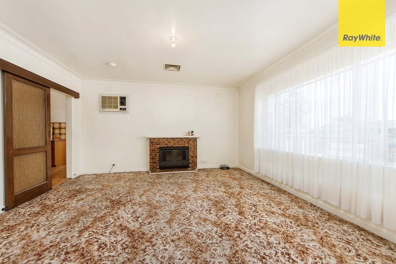 Photo - 39 Leslie Street, St Albans VIC 3021 - Image 2