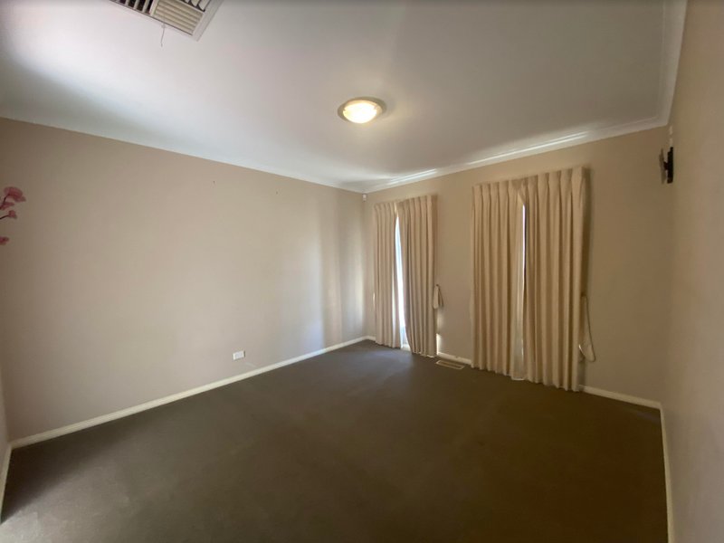 Photo - 39 Lewins Rail Avenue, South Morang VIC 3752 - Image 6