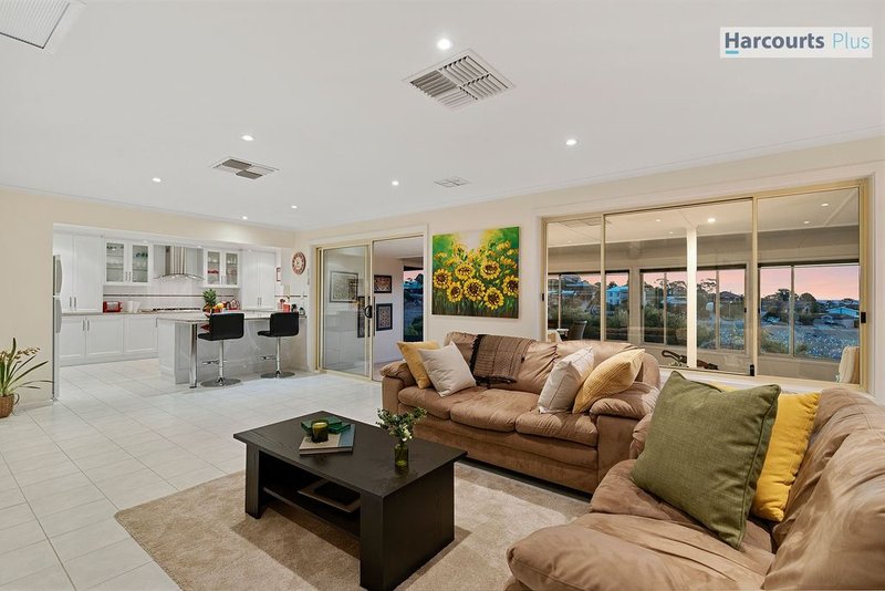 Photo - 39 Lighthouse Drive, Hallett Cove SA 5158 - Image 8