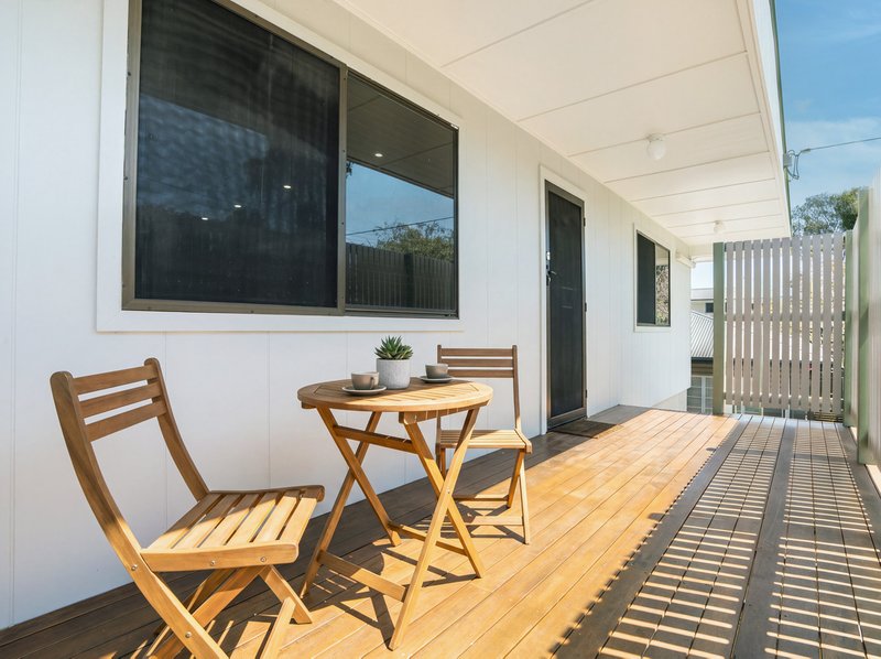 Photo - 39 Logan Avenue, Oxley QLD 4075 - Image 2