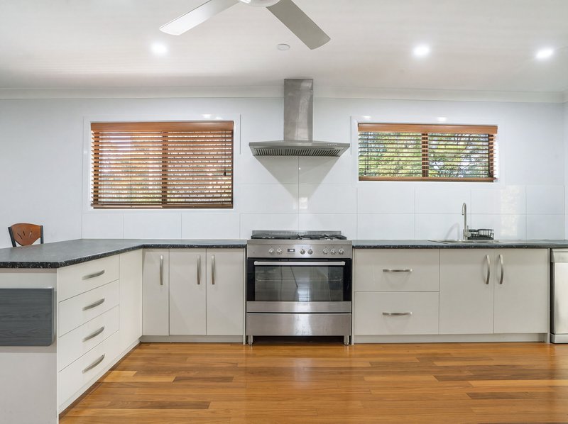 Photo - 39 Logan Avenue, Oxley QLD 4075 - Image 4