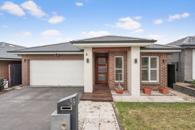 39 Loveday Street, Oran Park NSW 2570