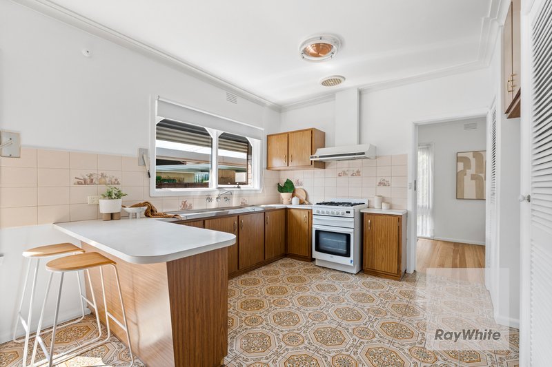 Photo - 39 Luton Way, Bundoora VIC 3083 - Image 5