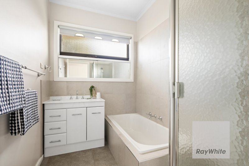 Photo - 39 Luton Way, Bundoora VIC 3083 - Image 8