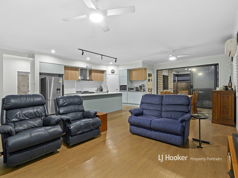 Photo - 39 Macadamia Circuit, Park Ridge QLD 4125 - Image 4