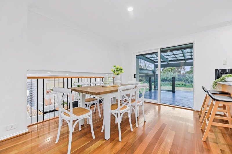 Photo - 39 Macquarie Circle, Waterways VIC 3195 - Image 8