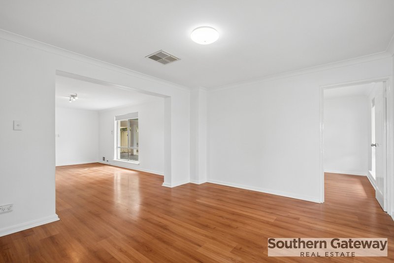 Photo - 39 Mandfield Way, Parmelia WA 6167 - Image 6