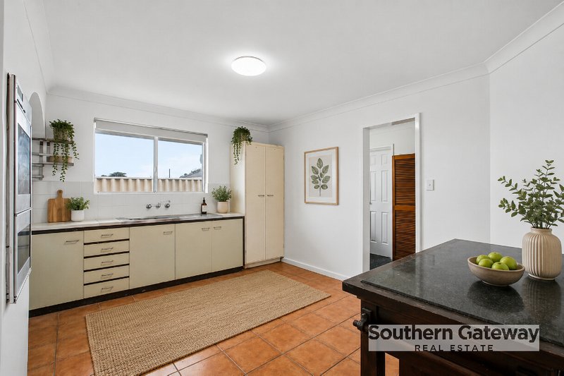 Photo - 39 Mandfield Way, Parmelia WA 6167 - Image 10
