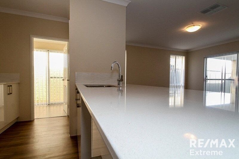 Photo - 39 Marginella Boulevard, Jindalee WA 6036 - Image 5