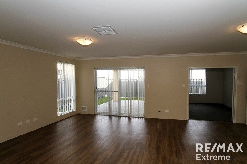 Photo - 39 Marginella Boulevard, Jindalee WA 6036 - Image 8