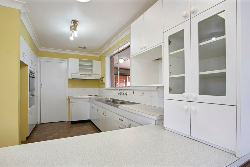 Photo - 39 Mazepa Avenue, South Penrith NSW 2750 - Image 5