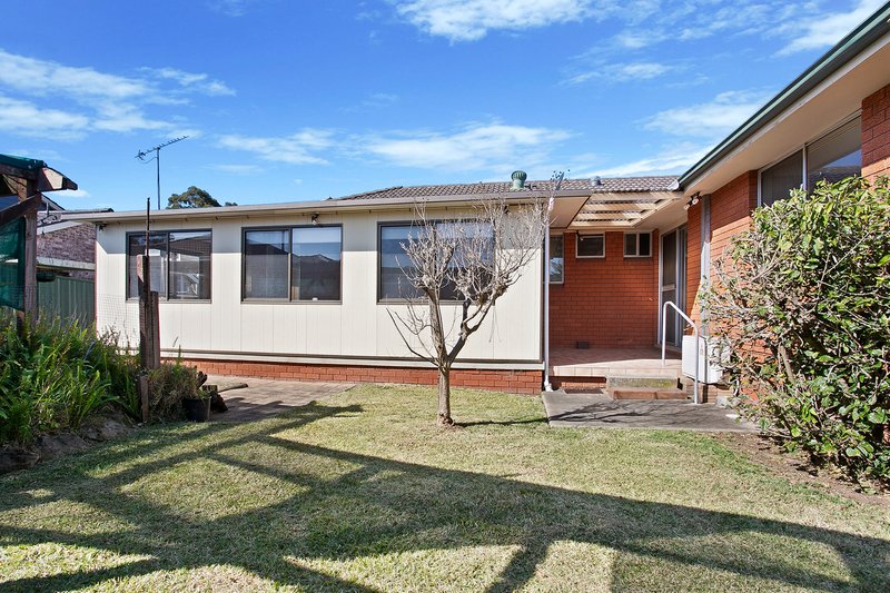 Photo - 39 Mazepa Avenue, South Penrith NSW 2750 - Image 13