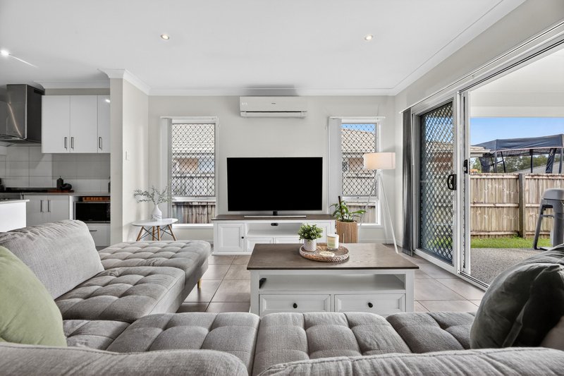 Photo - 39 Mclachlan Circuit, Willow Vale QLD 4209 - Image 4