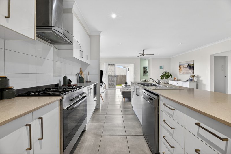 Photo - 39 Mclachlan Circuit, Willow Vale QLD 4209 - Image 10