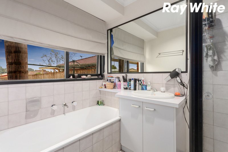 Photo - 39 Meeking Drive, Pakenham VIC 3810 - Image 7