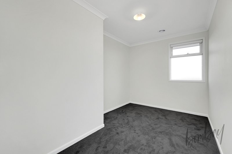 Photo - 39 Molesworth Crescent, Donnybrook VIC 3064 - Image 15