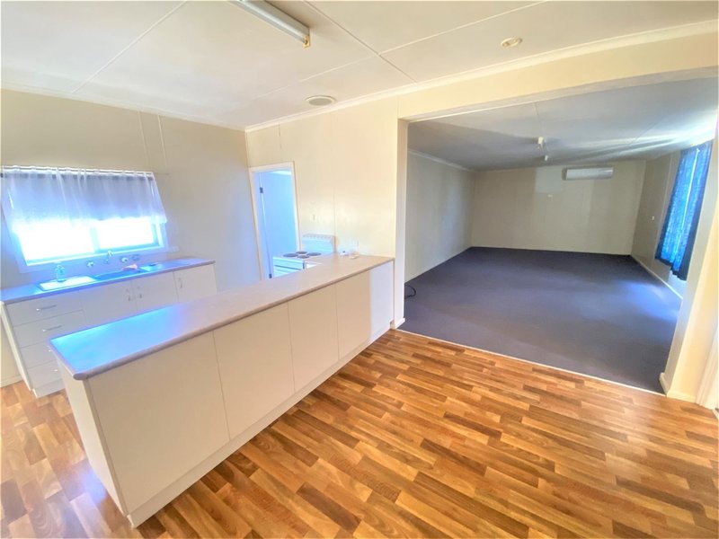 Photo - 39 Molesworth Street, Hillston NSW 2675 - Image 4