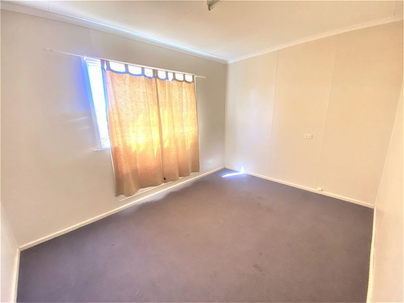 Photo - 39 Molesworth Street, Hillston NSW 2675 - Image 5