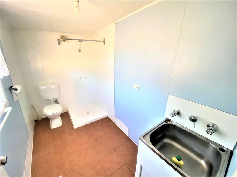 Photo - 39 Molesworth Street, Hillston NSW 2675 - Image 6