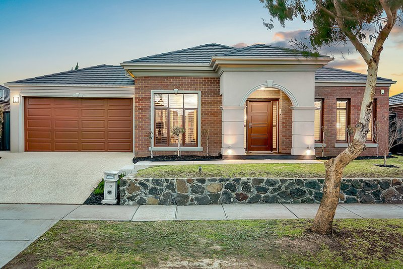 Photo - 39 Northumberland Circuit, Craigieburn VIC 3064 - Image 2