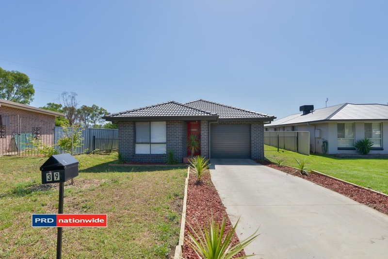 39 Nowland Crescent, Tamworth NSW 2340