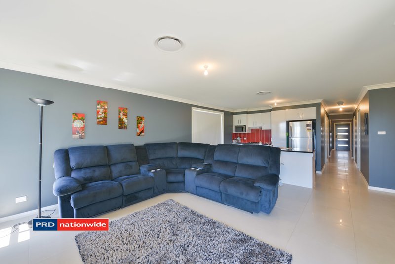 Photo - 39 Nowland Crescent, Tamworth NSW 2340 - Image 5