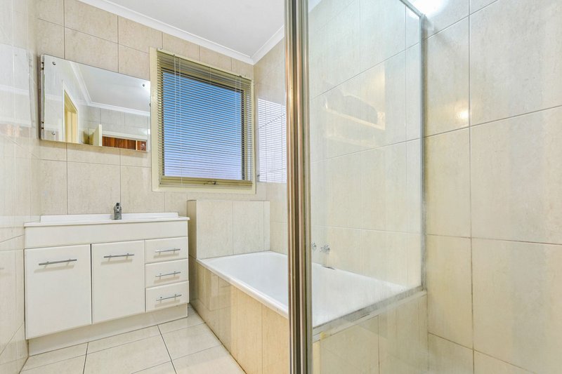 Photo - 39 Oakwood Drive, Keysborough VIC 3173 - Image 5