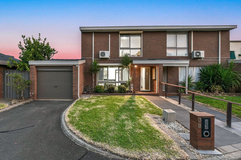 Photo - 39 Oakwood Drive, Keysborough VIC 3173 - Image 9