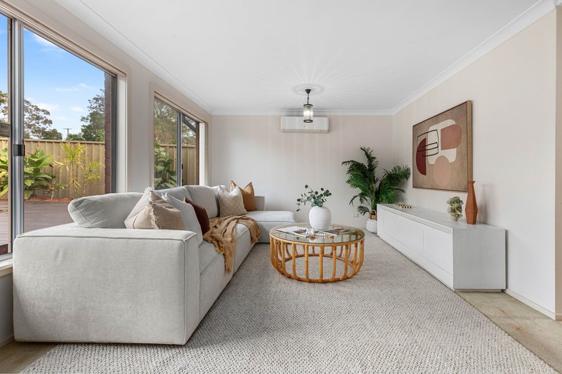 Photo - 39 Orana Crescent, Peakhurst Heights NSW 2210 - Image 2