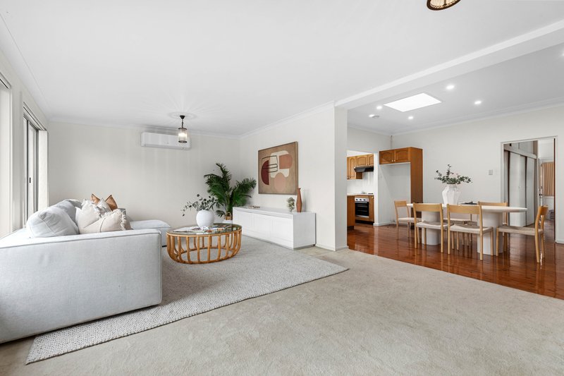 Photo - 39 Orana Crescent, Peakhurst Heights NSW 2210 - Image 3