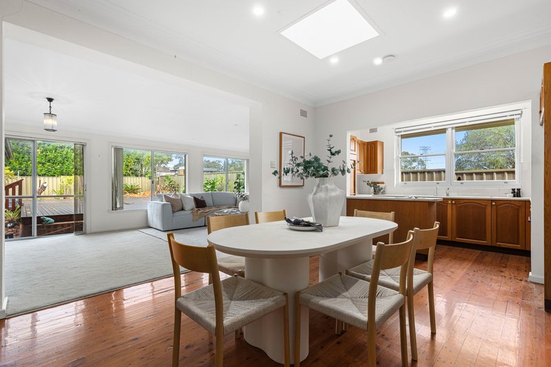 Photo - 39 Orana Crescent, Peakhurst Heights NSW 2210 - Image 4