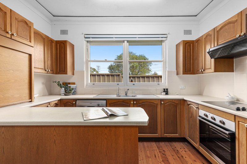 Photo - 39 Orana Crescent, Peakhurst Heights NSW 2210 - Image 5