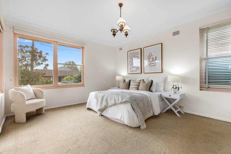 Photo - 39 Orana Crescent, Peakhurst Heights NSW 2210 - Image 6