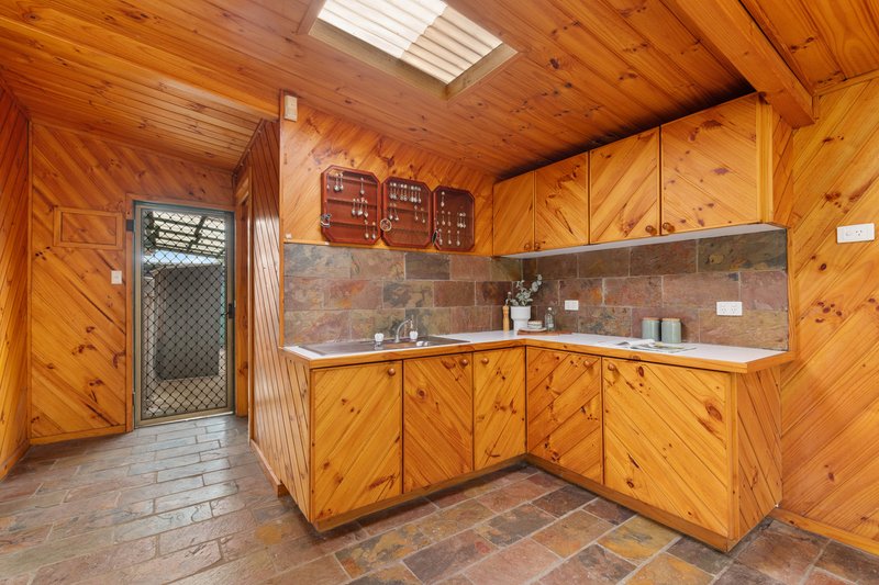 Photo - 39 Orana Crescent, Peakhurst Heights NSW 2210 - Image 11