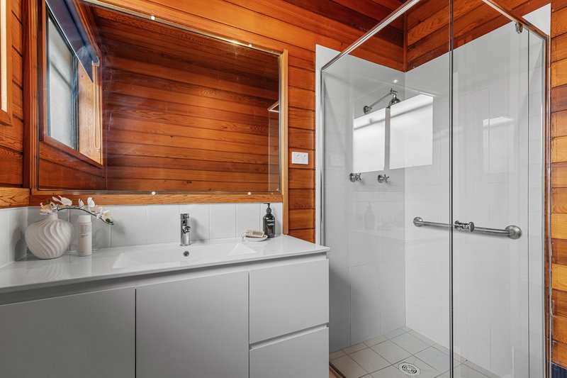 Photo - 39 Orana Crescent, Peakhurst Heights NSW 2210 - Image 12