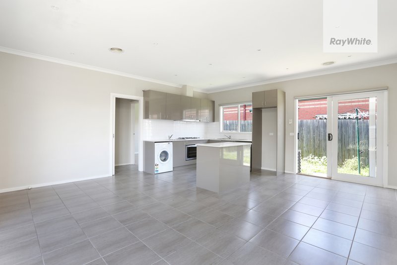 Photo - 3/9 Orient Grove, Brunswick VIC 3056 - Image 2