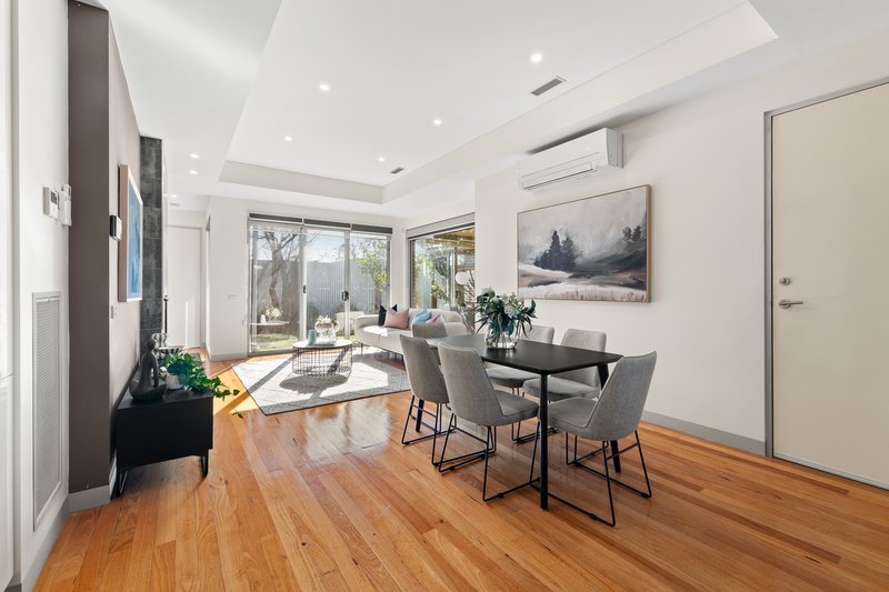 Photo - 39 Palm Beach Crescent, Mount Waverley VIC 3149 - Image 3