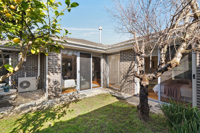 Photo - 39 Palm Beach Crescent, Mount Waverley VIC 3149 - Image 10