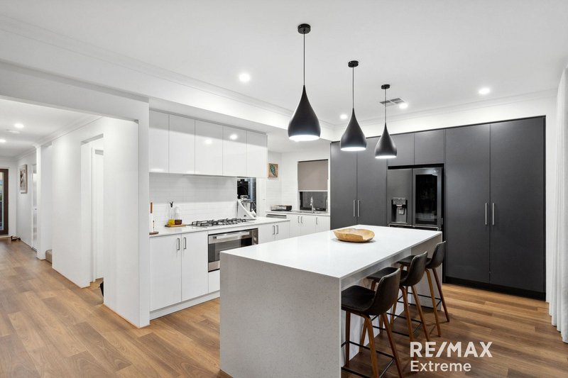 Photo - 39 Pandora Drive, Jindalee WA 6036 - Image 2