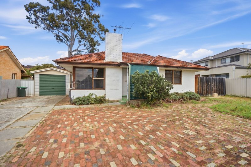 Photo - 39 Panton Crescent, Karrinyup WA 6018 - Image 4