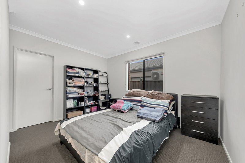 Photo - 39 Paramount Rise, Wollert VIC 3750 - Image 3