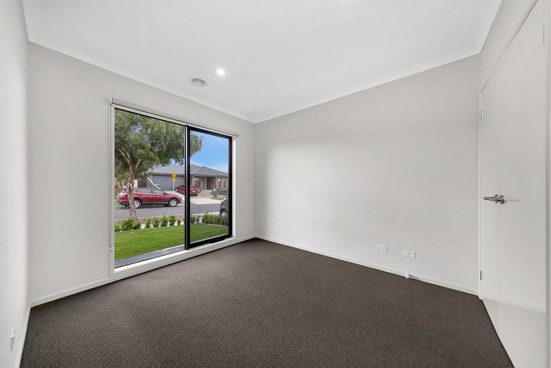 Photo - 39 Paramount Rise, Wollert VIC 3750 - Image 7