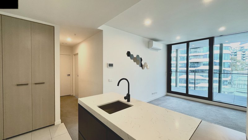 Photo - 39 Park Street, South Melbourne VIC 3205 - Image 2