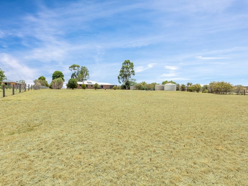 Photo - 39 Pat Slattery Place, Lowood QLD 4311 - Image 2