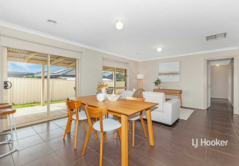 Photo - 39 Pauline Way, Kilmore VIC 3764 - Image 3